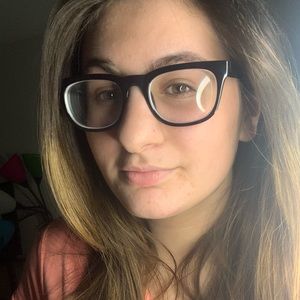 Meet your Posher, Alicia